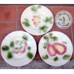 3 Assiettes * Salins les Bains * en barbotine * Motif Fruits
