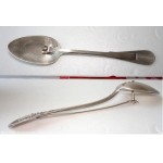 Ancienne et Rare cuillere a systeme en metal argentee