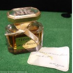 Flacon de parfum * Jean PATOU Paris * factice 6 cm
