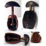 Adorable casse noisettes en bronze et cuivre massif a vrille