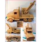 Enorme camion - jouet Am�ricain en bois brut massif