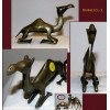 Dromadaire en bronze dore poli Art africain Guinee