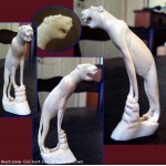 Lionne Sculpture Art Africain en defense de phacochere