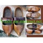 Veritable et ancienne paire de sabots en bois pour adulte