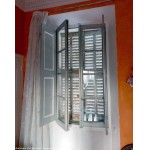 Ancienne grande fen�tre en bois. Originale des ann�es 1780.