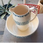 Ancienne cuvette de toilette et son broc , en c�ramique Roxane, Nouvelles Galeries, Fa�encerie Longchamp.
