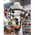 Luminaire: Ancien lustre suspension � p�trole � contrepoids en fer forg� et c�ramique avec 6 portes bougies.